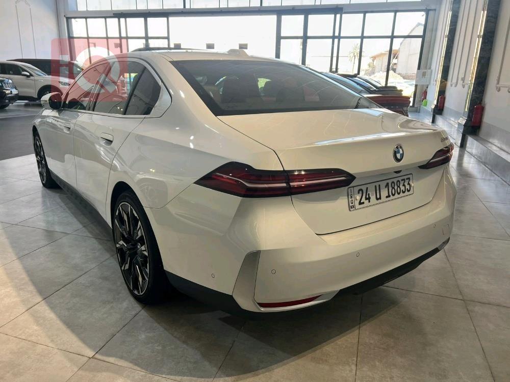 بی ئێم دەبڵیو سیریەس 5